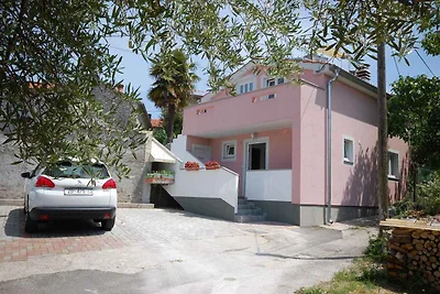 Studio mit Terrasse und Grill