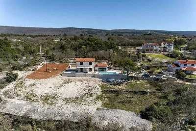 Villa mit beheiztem Pool und Jacuzzi