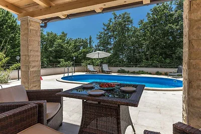 Villa mit Pool und Klimaanlage