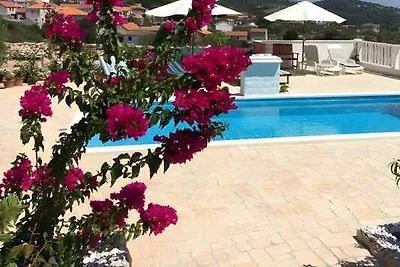 Villa mit Klimaanlage, Terrasse und