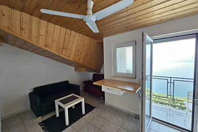 Ferienwohnung mit Balkon, 150 m vom Meer