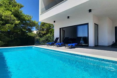 Ferienhaus mit Pool und Meerblick