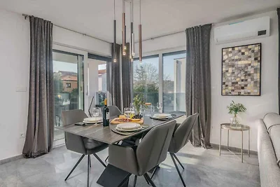 Ferienwohnung mit Terrasse und Klimaanage