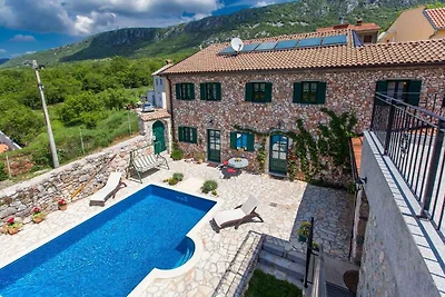 Villa mit Sauna und Pool