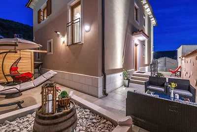 Villa mit Meerblick und eigenem Whirlpool