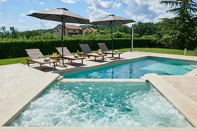 Villa mit Klimaanlage und Pool