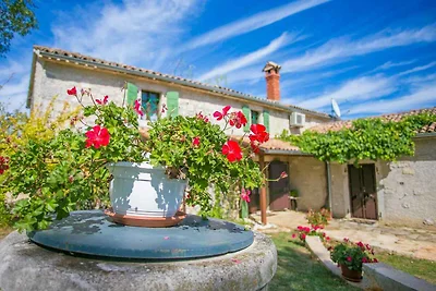 Villa mit Pool und Garten