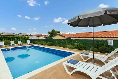 Villa mit Klimaanlage und Pool