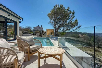 Villa mit beheiztem Pool und Jacuzzi