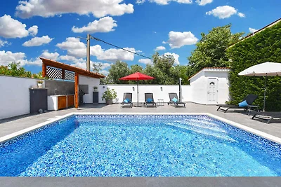 Villa mit Aussenpool