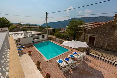 Ferienhaus mit Pool und Klimaanlage