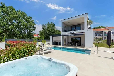 Villa Lucia mit Whirlpool und privatem Pool i