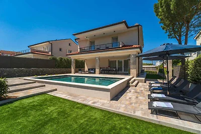 Villa Mit einem schönen Pool
