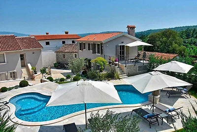 Villa mit Pool, Wellness und Sauna