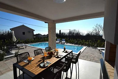 Villa mit Swimmingpool