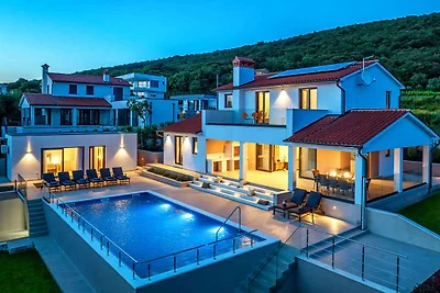 Villa mit Klimaanlage und Pool