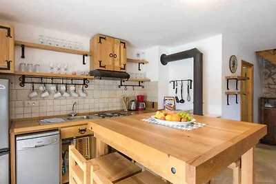 Ferienhaus mit Pool für 8 Personen