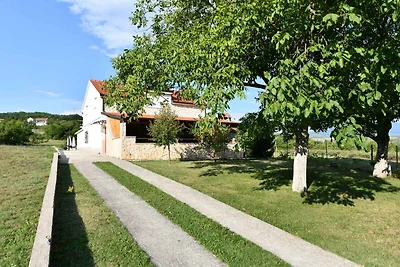Villa mit Pool und Grillterrasse