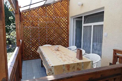 Ferienhaus mit Terrasse und Garten