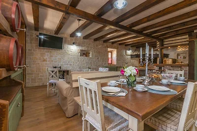 Ferienhaus mit Pool und Klimaanlage