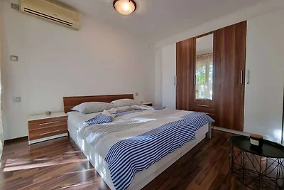 Ferienwohnung mit Garten und Klimaanlage