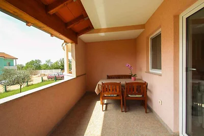 Ferienwohnung mit Balkon, modern eingerichtet