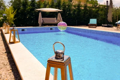 Villa mit Pool und Klimaanlage