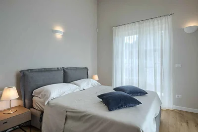 Villa mit Pool und gepflegtem Garten