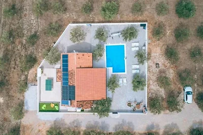 Ferienhaus mit Pool und Grill