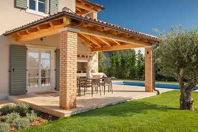 Villa mit Pool und Garten