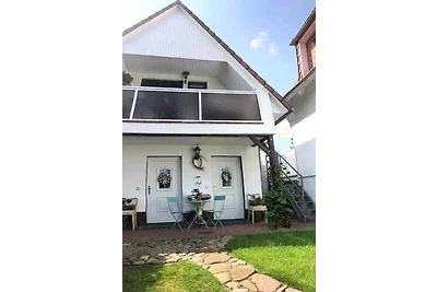 Ferienhaus mit Balkon, Terrasse und Garten
