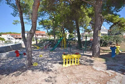 Charmante Ferienwohnung Maris in Tribunj mit 