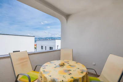 Ferienwohnung mit Klimaanlage und Balkon