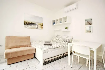 Studio mit Klimaanlage und Terrasse