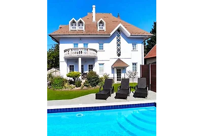 Ferienhaus mit Pool und Internet 400m zum