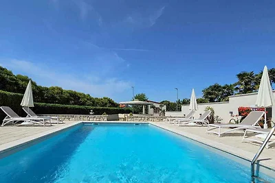 Ferienwohnung mit schön dekorierter Terrasse 