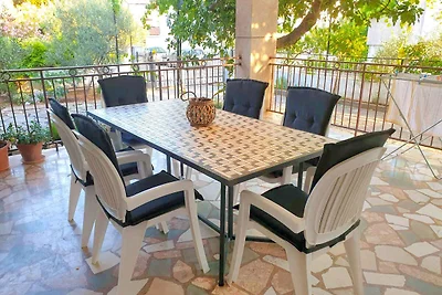 Komfortables Ferienhaus Flower Terrace mit Te