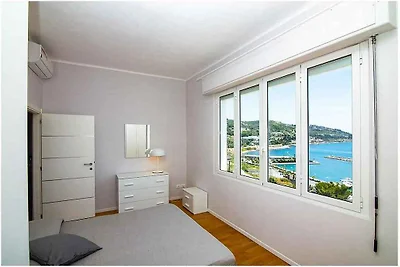 Ferienwohnung mit Klimaanlage und Balkon