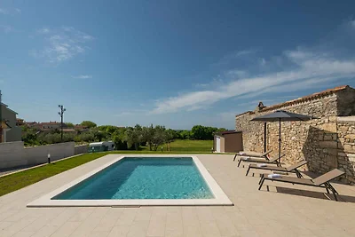 Ferienhaus mit Pool und Klimaanlage