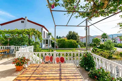 Ferienwohnung mit Terrasse und Grill