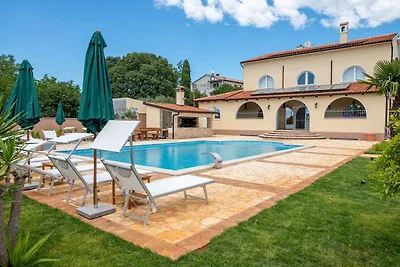 Ferienwohnung mit Pool und Grill