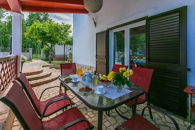 Ferienhaus mit Pool und Klimaanlage