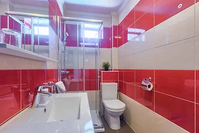 Villa mit Swimmingpool, Kinderspielplatz und