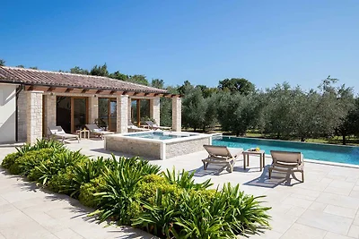 Villa mit Klimaanlage und Pool