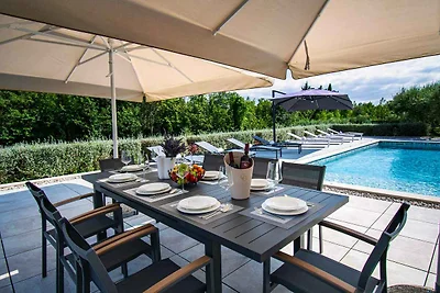 Villa mit Klimaanlage und Pool