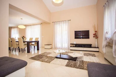 Ferienhaus mit Pool und Klimaanlage