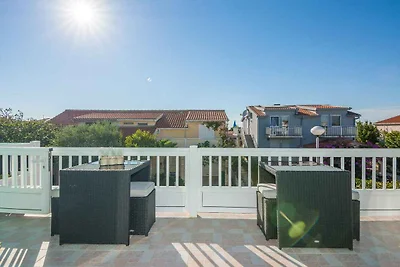 Studio mit Balkon und Grill