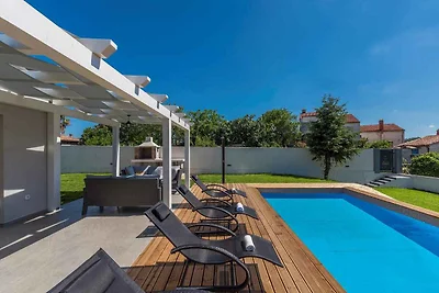 Villa mit Aussenpool