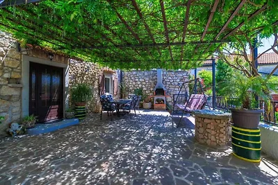 Ferienhaus mit Terrasse und Whirlpool