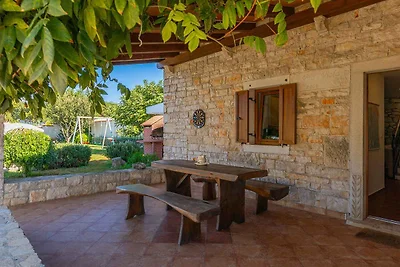 Villa mit Terrasse, Pool und Klimaanlage